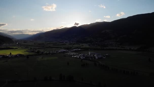 Vue Panoramique Ville Kaprun Entourée Chaînes Montagnes Dans District Zell — Video