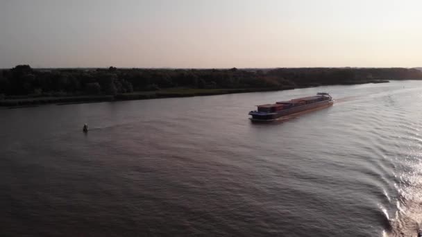Luftaufnahme Des Hafens Und Der Bugseite Des Devotion Cargo Ship — Stockvideo