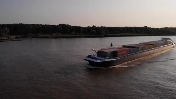 Widok Lotu Ptaka Stronie Portu Łuku Statek Towarowy Podróży Wzdłuż — Wideo stockowe