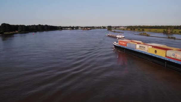 Vue Aérienne Côté Port Dévotion Navire Fret Passant Sur Oude — Video