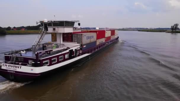 Вид Stern Avant Inland Freighter Moving Oude Maas Повітряні Повітряні — стокове відео