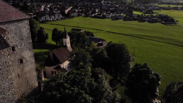 Medieval Fortress Surrounded Lush Vegetation Township Kaprun Austria Aerial Shot — Stock Video