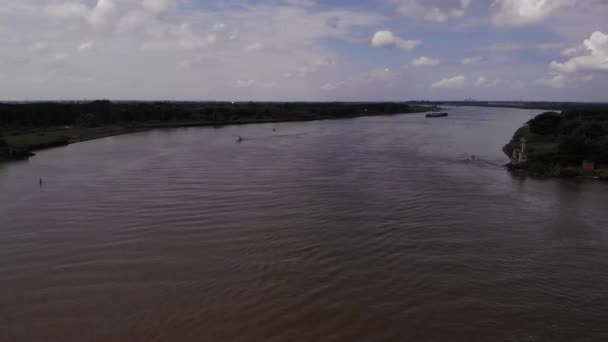 Vliegen Vanuit Lucht Oude Maas Barendrecht Met Schip Achtergrond Dolly — Stockvideo