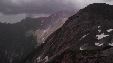 Avusturya 'nın Orta Doğu Alpleri' ndeki yüksek Tauern Dağları 'nda Kitzsteinhorn Dağı Zirvesi. hava durumu