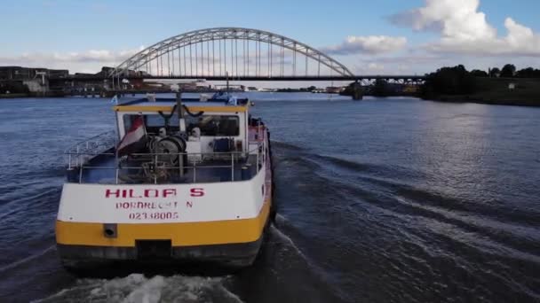 Vista Aerea Poppa Hilda Inland Motor Tanker Navigazione Fiume Noord — Video Stock