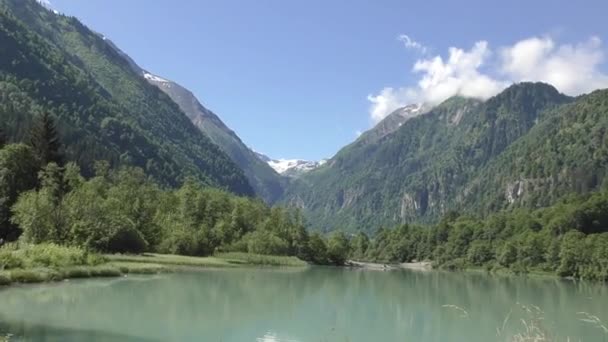 오스트리아 알프스 산맥의 계곡에 — 비디오