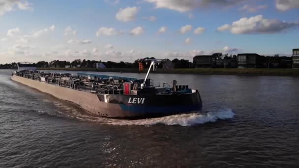 Arco Delantero Del Petrolero Químico Levi Navegando Río Noord Aerial — Vídeo de stock