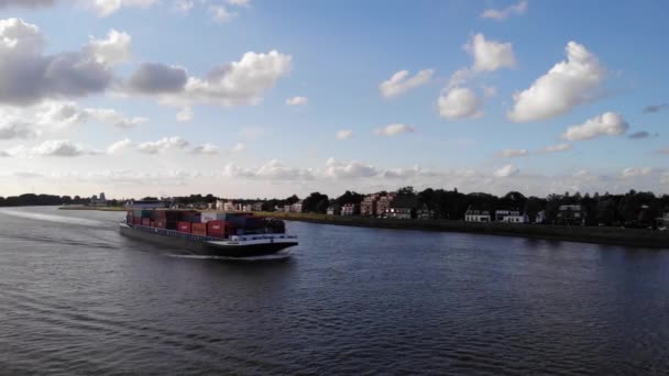Missouri Inland Container Vessel Navigating River Noord Flygspårning Skott — Stockvideo