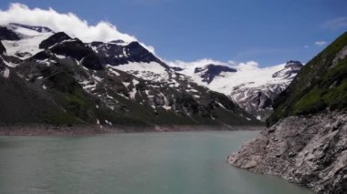 Stausee Wasserfallboden Reservoir ve Salzburg Bölgesi, Kaprun Avusturya. - Geniş açı 