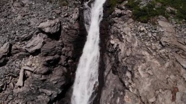 Stausee 'nin beyaz şelalesi Avusturya Wasserlboden