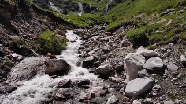 Rocky Stream Che Scorre Nella Montagna Vicino Stausee Wasserfallboden Kaprun — Video Stock