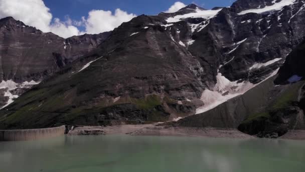 Klidné Vody Vodní Nádrže Úpatí Hory Kaprunu Rakousko Anténa — Stock video