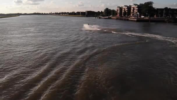 Jet Skier Draait Zich Noord Luchtzicht — Stockvideo