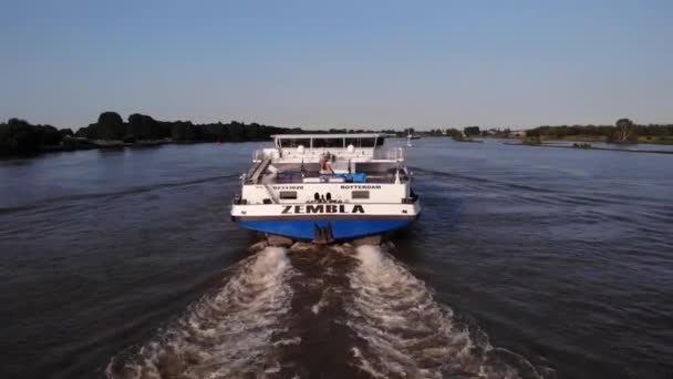 Luchtfoto Van Stern Zembla Vrachtschip Reizen Langs Oude Maas Voetstuk — Stockvideo