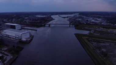 Hollanda, Güney Hollanda 'daki Noord Nehri' nin Sakin Suları. hava durumu