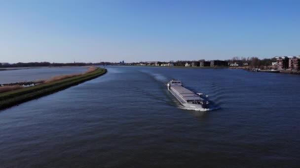 Barge Cargo Avec Marchandises Naviguant Dans Noord Rivière Journée Avec — Video