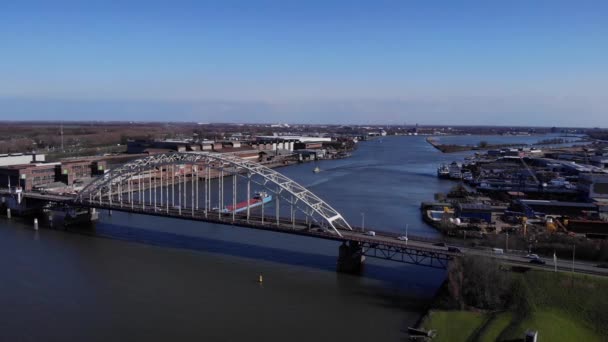 Barge Sailing River Passing Noord Arch Bridge Hendrik Ido Ambacht — стокове відео