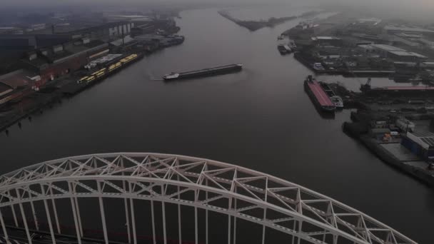 Weiße Bögen Einer Klappbrücke Über Den Holländischen Fluss Noord Mit — Stockvideo