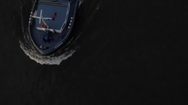 Ciężka Barka Przewożąca Piasek Luzem Ładowni Podczas Złotej Godziny Holenderskiej — Wideo stockowe