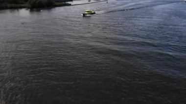 Hollanda kolluk kuvvetleri Hollanda nehrinde yelken açıyor