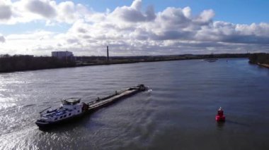 Hollanda, Güney Hollanda, Puttershoek 'teki Oude Maas Nehri' ne yelken açmak. hava durumu