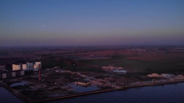 Hollanda, Puttershoek 'te yeni bir alanın geliştirilmesi üzerinde çalışan Ağır Makineler ile Endüstriyel Alan. - Hava.