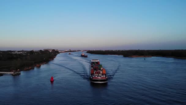 Navio Navegação Que Viaja Rio Oude Maas Holanda Tiro Aéreo — Vídeo de Stock
