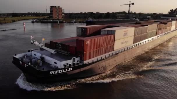 Azolla Cargo Container Schip Beweegt Langs Oude Maas Luchtfoto Volgen — Stockvideo