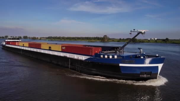 Vrachtschip Van Borelli Zeilend Oude Maas Beladen Met Containergoederen Barenrecht — Stockvideo