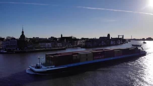 Πλοίο Φορτηγίδα Φορτίο Ιστιοπλοΐα Κατά Μήκος Του Ποταμού Oude Maas — Αρχείο Βίντεο