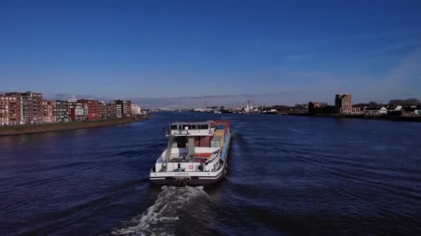 Gran Barcaza Contenedor Capturado Desde Arriba Río Holandés — Vídeo de stock