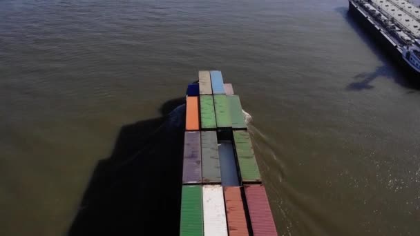 Montón Contenedores Intermodales Transportados Por Barco Carga Navegando Través Del — Vídeo de stock