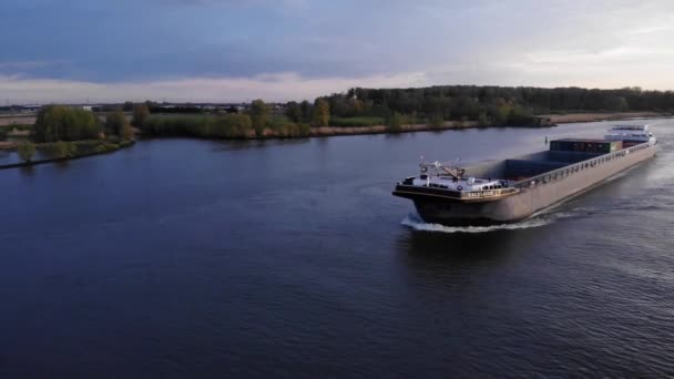 Excelsior Schip Reist Waterweg Met Natuur Achtergrond Vlakbij Barendrecht Zuid — Stockvideo