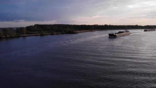 Настоящее Время Судно Excelsior Shipping Дрейфует Реке Баренцевом Море Широкий — стоковое видео