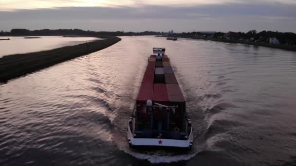 Ropný Tanker Plující Moři Sériový Záběr Těsného Sledování Obrovská Červená — Stock video