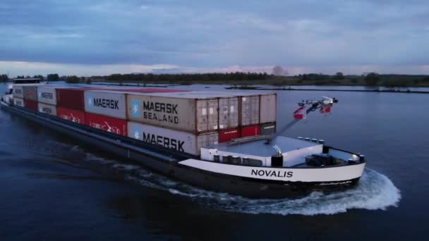 Novalis Freight Barge Maersk Shipping Containers Vela Oude Maas River — Video Stock