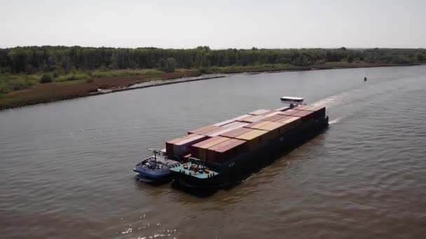 Συνδυασμένα Εμπορευματοκιβώτια Που Μεταφέρονται Πλοία Εσωτερικής Ναυσιπλοΐας Που Πλέουν Στον — Αρχείο Βίντεο