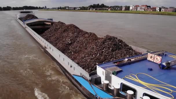 Utsikt Finn Lucas Deymann Cargo Skipet Langs River Noord Sporingsskudd – stockvideo