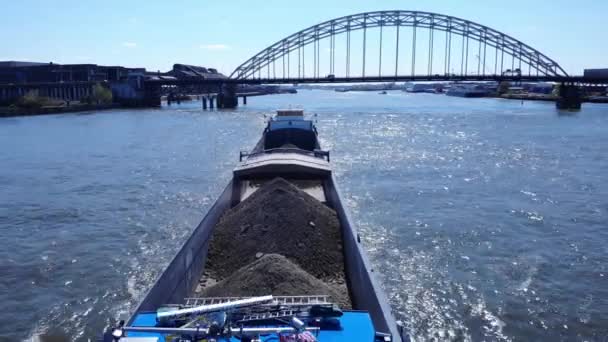 Hollandanın Hendrik Ido Ambacht Şehrinde Kemer Köprüsü Ile Noord Nehri — Stok video