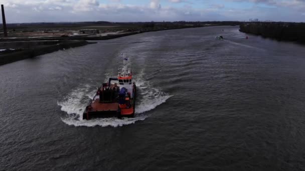 Tug Workboat Vela Através Rio Oude Maas Puttershoek Holanda Durante — Vídeo de Stock