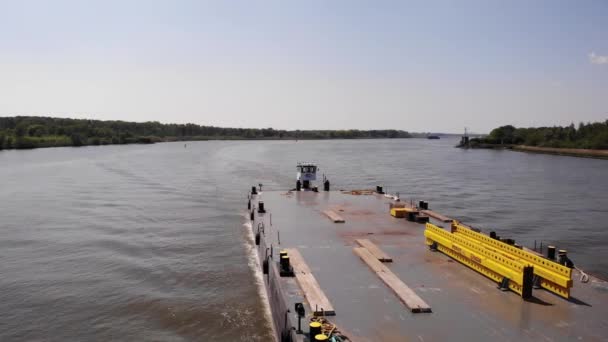 中午时分 庞顿号船驶过荷兰的大河 — 图库视频影像