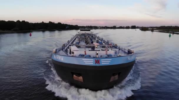 Navio Manouk Motor Tanker Vela Navegável Interior Durante Pôr Sol — Vídeo de Stock