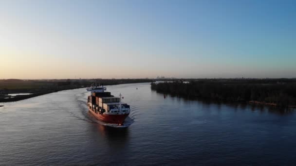 Containerschiff Auf Dem Fluss Oude Maas Den Niederlanden Antenne — Stockvideo