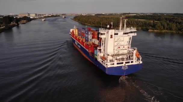 Aerial Stern View Elite Wec Lines Cargo Container Ship Moving — 비디오