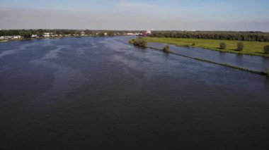 Gündüz Engin Nehir Manzarası. - Havadan Geniş Atış