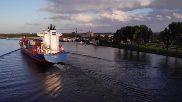 Jsp Carla Dutch Vessel Transporting Shipping Containers Inland River Puttershoek — Stockvideo