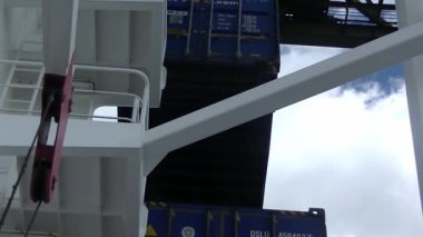 Vigo limanındaki kargo operasyonlarının zamanlaması.