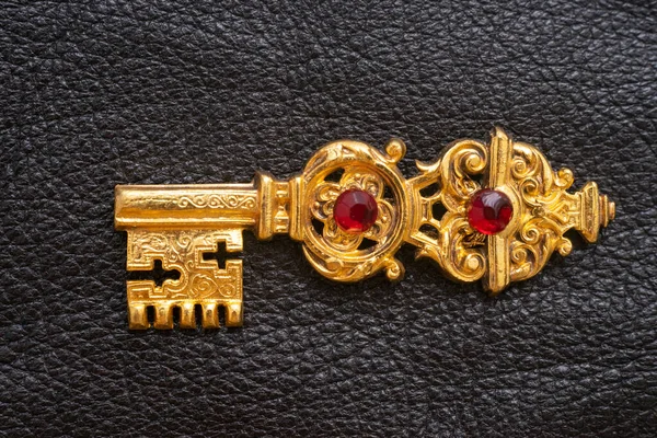 Golden Key Rubies Isolated Black Leather Texture — Stock Photo, Image