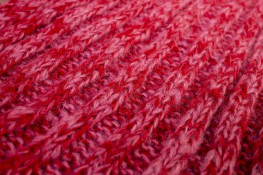 Dokuma kırmızı kumaş, kalın egzoz deseni, yan görünüş.  