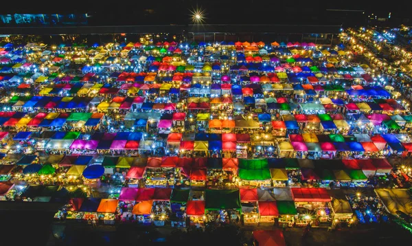 Gece pazarı ile renkli